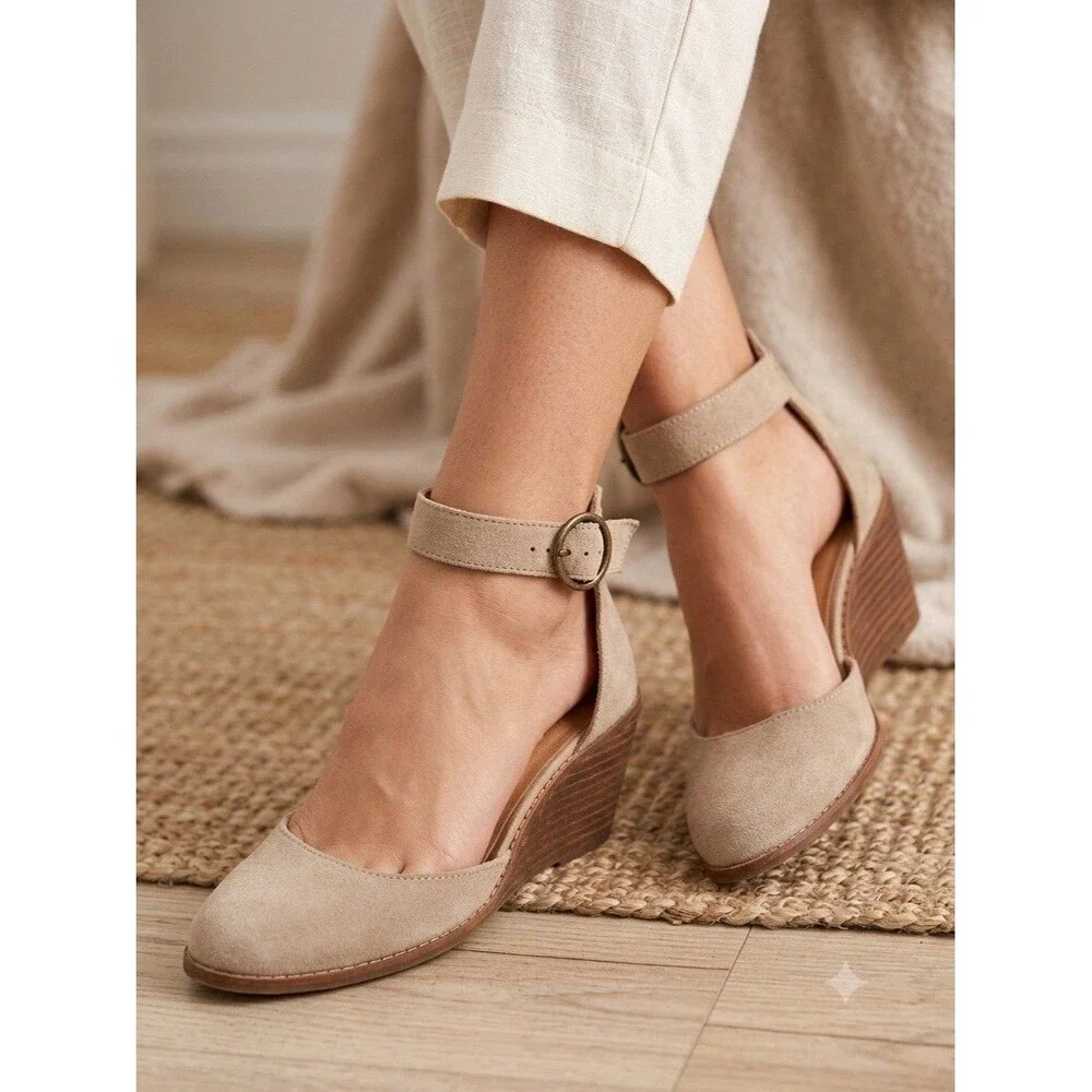 Crown Vintage Ladawen Wedge Heels Women 7M Beige Suede Strappy Buckle Pump Shoe
